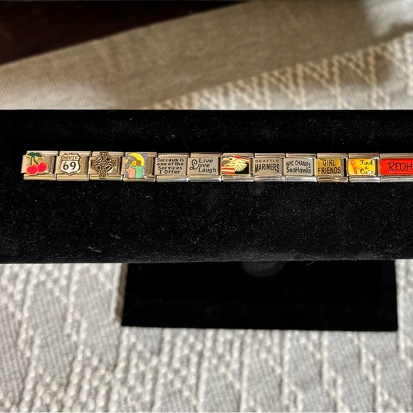 Italian Charm Mix. Seattle, Redhead, Cross, America, Find a Cure. 15 Charms. - Picture 2 of 10